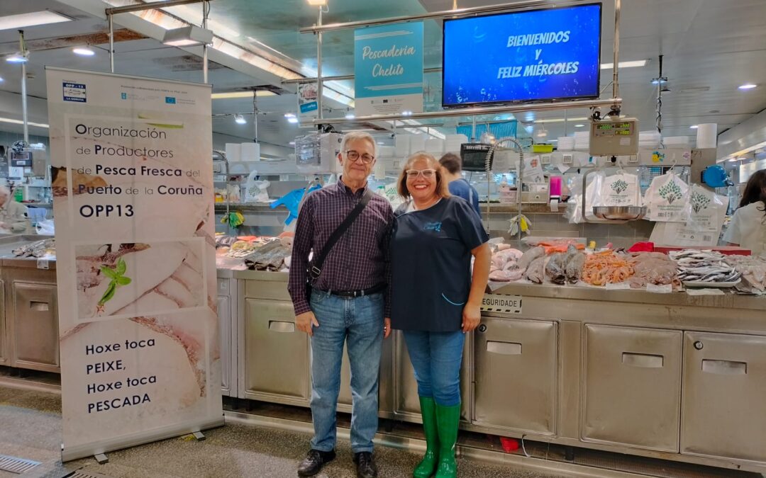 La OPP-13 promociona su merluza de pincho en el Mercado Eusebio da Guarda de A Coruña